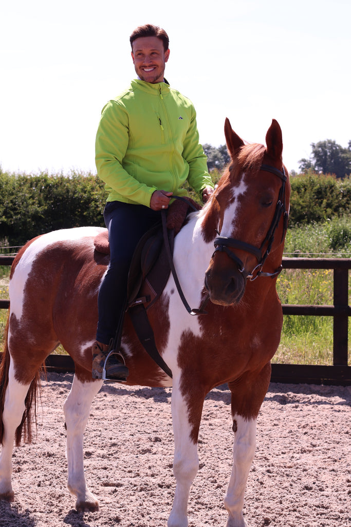 Softshell jackets for workers in different industries (construction, farming, etc.)